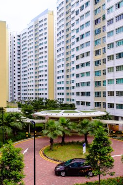 Singapur-04 Ocak 2017: Singapur Hdb konut binaları giriş günü manzaralı