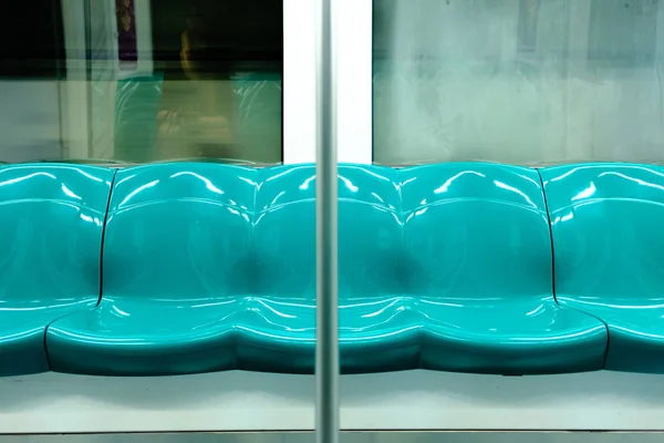 Autozug U-Bahn Innenansicht mit blauem Plastiksitz — Stockfoto