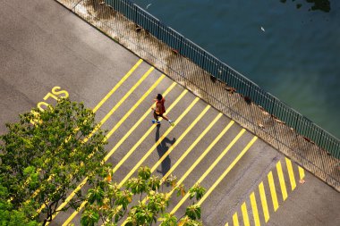 Singapur-12 Ekim 2019: Punggol Su Yolu PCN 'de koşan adam