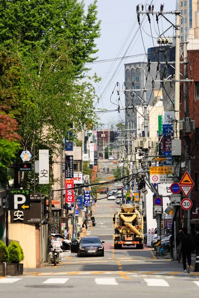 Seúl, Corea-27 Abr 2019: la vista del día de la calle en el área de Gangnam — Foto de Stock