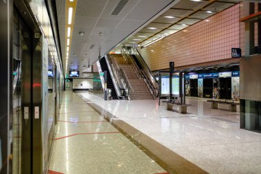 Singapur-19 Şubat 2020: Singapur Tan Kah Kee metro istasyonu manzarası