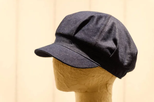 Manichini Indossare Cappello Display Finestra Vetro — Foto Stock