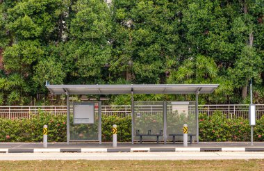 Singapore-08 MAR 2020:singapore local bus stop in front of green