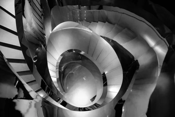 Blick Nach Oben Auf Eine Wendeltreppe Schwarz Weiß Foto — Stockfoto