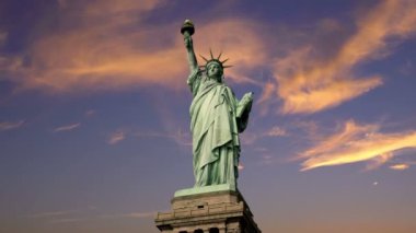 gün batımında timelapse Özgürlük heykeli