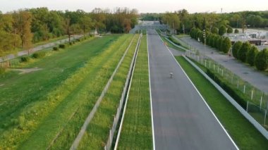 Monza circuit dron günbatımı vurdu.