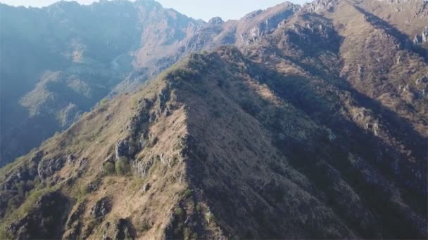 Sopra Montagne Vista Aerea Colpo Drone — Video Stock