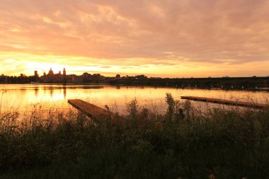 Mantua gökyüzü gün batımında - harika turuncu renk