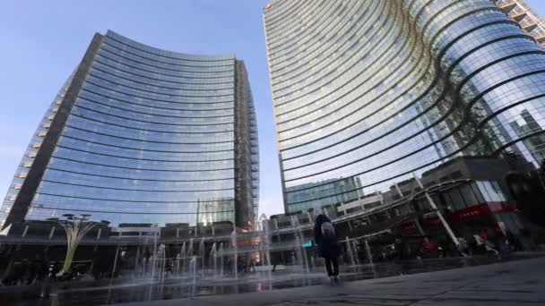 Milán Italia 2020 Milan Timelapse Unicredit Gae Aulenti Square — Vídeo de stock