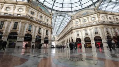 28.02.2020 Milano (İtalya) - Vittorio Emanuele Galerisi içinde Milan hiperhız yaptı