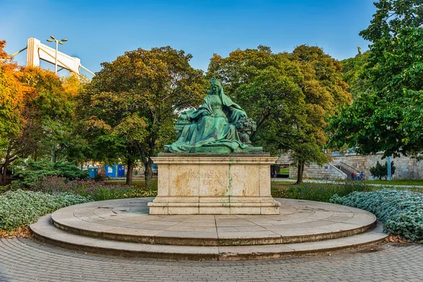 匈牙利布达佩斯 2019年10月1日 匈牙利布达佩斯伊丽莎白女王雕像 伊丽莎白女王 哈布斯堡皇帝弗朗茨 约瑟夫的妻子 20世纪的自由象征 — 图库照片
