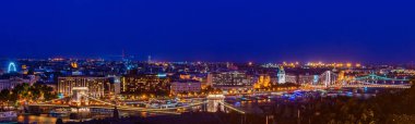 Budapeşte, Macaristan - 01 Ekim 2019: Budapeşte 'nin renkli gece manzarası