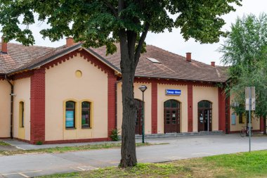 Kikinda, Sırbistan - 26 Temmuz 2019: Sırbistan 'ın Kikinda kentindeki tren istasyonu