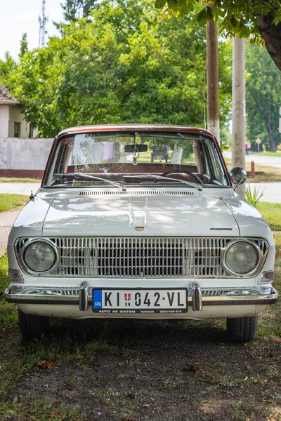 キキンダ セルビア 2019年7月26日 旧ヴィンテージフォード12M 19621966 フォードはヨーロッパ中でフォード ドイツによって販売されたファミリーカーです — ストック写真