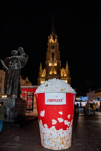 Novi Sad Sérvia Novembro 2019 Balde Papelão Vermelho Branco Vetorial — Fotografia de Stock