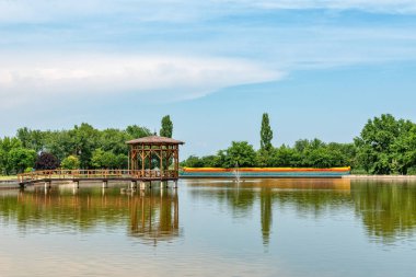 Sırbistan 'ın Kikinda kenti parkındaki Eski Göl (Staro Jezero: Sırp)