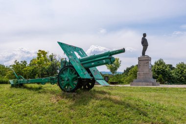 Loznica, Sırbistan - 12 Temmuz 2019: Sırbistan 'ın Loznica kentinde Stepa Stepanoviç Anıtı (1856-1929). Birinci ve ikinci Balkan Savaşı ve Birinci Dünya Savaşı 'nda savaşmış bir Sırp ordu komutanıydı..