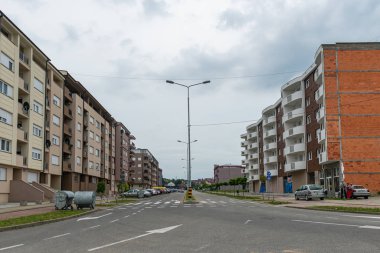 Loznica, Sırbistan - 13 Temmuz 2019: Sırbistan 'ın Loznica kentinde yeni yerleşim.