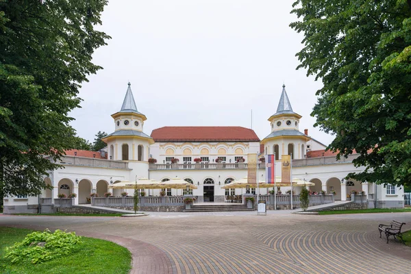 Banja Koviljaca Serbia Lipca 2019 Restauracja Kur Salon Pięknym Ogrodzie — Zdjęcie stockowe