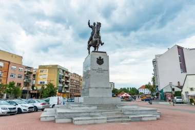 Novi Sad, Sırbistan 16 Ağustos 2019: Sırbistan 'ın Novi Sad kentindeki Kral I. Petar Karacorceviç Anıtı. Etkinlik, Voyvodina 'nın Sırbistan' a katılımının 100. yıldönümü münasebetiyle düzenlendi..