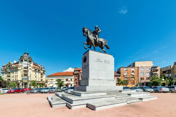 2019年8月18日 塞尔维亚诺维萨德 塞尔维亚诺维萨德的Petar Karadjordjevic国王纪念碑 它是为纪念伏伊伏丁那加入塞尔维亚100周年而设立的 — 图库照片