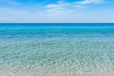 Ege Denizi 'nde mavi deniz. Yunanistan 'da Deniz