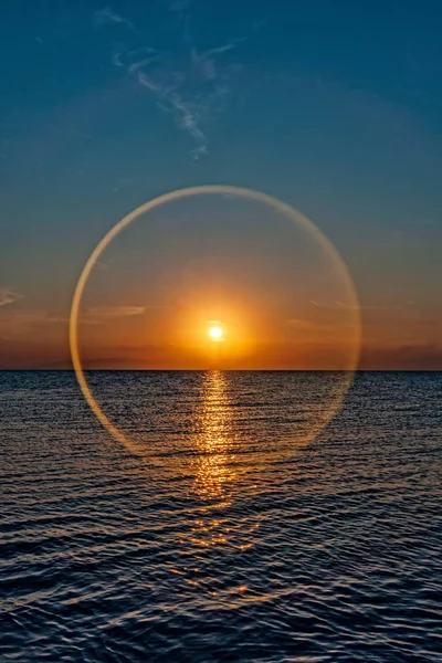 Zonsondergang Zee Met Een Cirkeleffect — Stockfoto