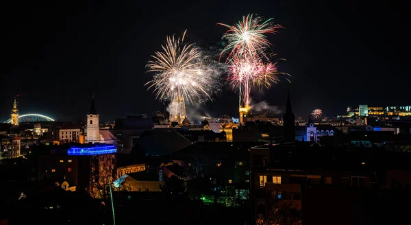 Novi Sad Serbia Januar 2020 Silvesterfeuerwerk Novi Sad Romanpanorama Traurig — Stockfoto