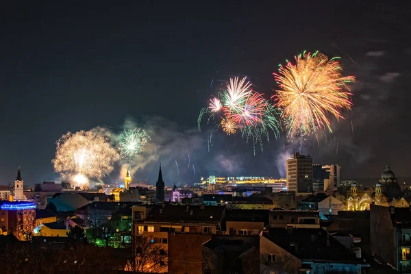 Újvidék Szerbia 2020 Január Újévi Tűzijáték Újvidéken Újvidék Panorámája — Stock Fotó