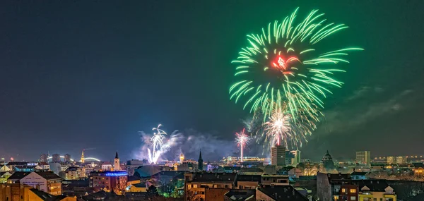 Novi Sad Serbia Januar 2020 Silvesterfeuerwerk Novi Sad Romanpanorama Traurig — Stockfoto