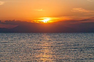 Denizde güzel bir gün batımı