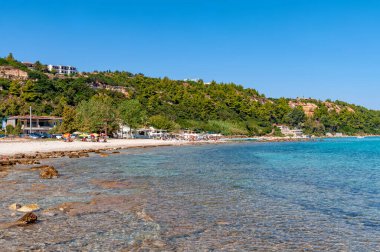 Afytos, Yunanistan - 02 Eylül 2019: Halkidiki, Yunanistan 'daki ünlü Yunan kenti Afytos' un manzarası.