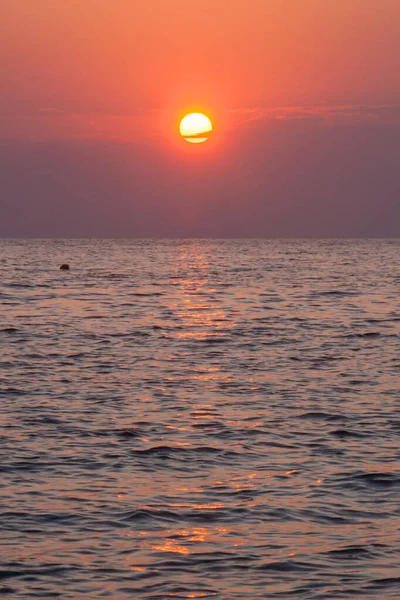 Захід Сонця Над Морем Через Хмари — стокове фото