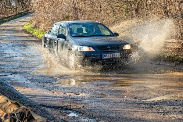 Fruska Gora Serbia Febrero 2020 Pobre Camino Asfalto Través Del — Foto de Stock