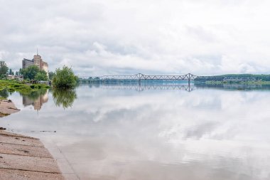 Sabac, Sırbistan - 01 Haziran 2019: Eski Köprü (Sırpça: Stari most) Sabac 'taki Sava Nehri üzerindeki ünlü bir köprüdür. Karayolu taşımacılığı için 1932 'de ve demiryolu için 1934' te faaliyete geçirildi..