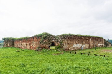 abac, Sırbistan - Haziran 01, 2019: abac kalesi, Türkçe 'de Bigir Delen olarak da bilinir, Sava' nın sağ kıyısında, çağdaş Abac 'ın yanında bir kaledir. Kale 1471 'de inşa edildi..
