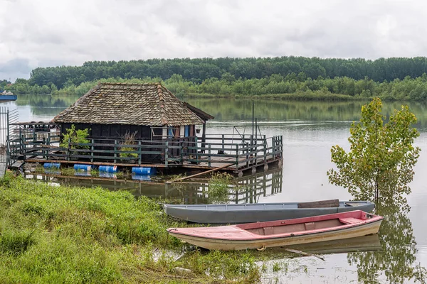 Abac Serbia Czerwca 2019 Uszkodzona Tratwa Rzece Savie Dwie Zakotwiczone — Zdjęcie stockowe