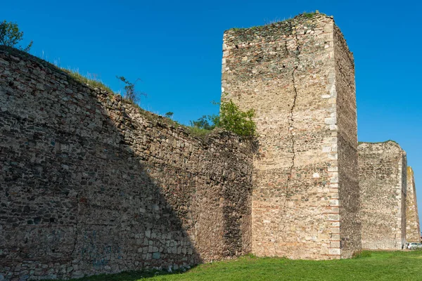 セルビア スメレヴォ Smederevo 2019年5月2日 スメレヴォ要塞 Smederevo セルビア スメレヴォにある中世の要塞都市 小さな町の周りのスメレデボ要塞の壁 1427年から1430年の間に建てられた — ストック写真