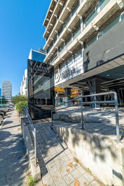 Novi Sad, Sırbistan -11 Ekim 2019: Sırbistan 'ın Novi Sad kentindeki Arena Sineması. Sinema 2010 yılında son uluslararası standartlara uygun olarak tamamen yenilendi..
