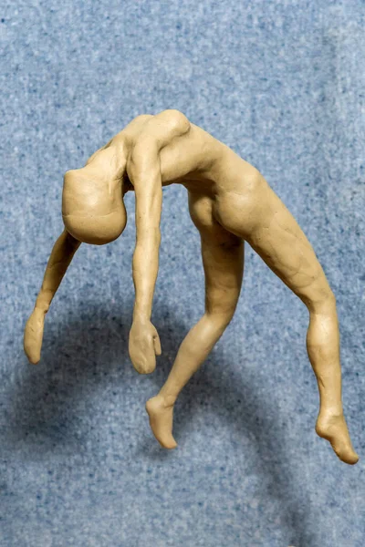 Gypsum Skulptur Okänd Flicka Flickan Gör Gymnastikfigur Naken Flicka Skulptur — Stockfoto