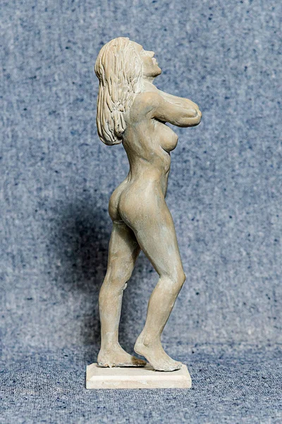 Gypsum Γλυπτική Από Ένα Άγνωστο Γυμνό Κορίτσι — Φωτογραφία Αρχείου