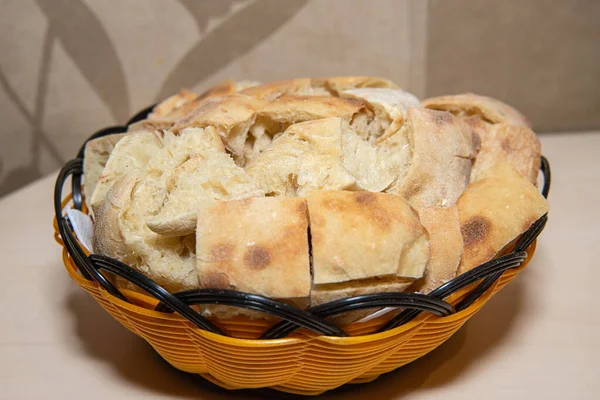 Świeże Krojone Pieczone Bochenki Chleba — Zdjęcie stockowe