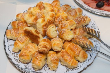 Taze pişmiş ev yapımı çörekler. Kapatın.