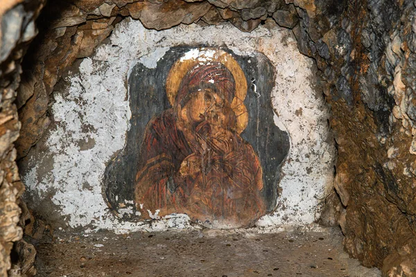 Krupanj Serbia April 2019 Religious Fresco Cave 耶稣基督 波哥罗底嘉 之母马利亚的弗雷斯科 — 图库照片