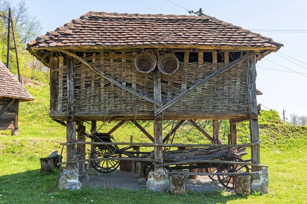 Старий Сербський Традиційний Будинок Покинуті Будинки Сербії Використовувалися Людьми Щоб — стокове фото