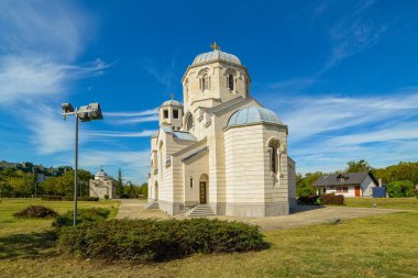 Belgrad, Sırbistan - 28 Eylül 2019: Belgrad 'daki Kutsal Havari ve Gospel Luke (Crkva Svetog Luke: Sırp) Ortodoks Kilisesi. Kilise Belgrad 'ın Cukarica belediyesinde yer alıyor.