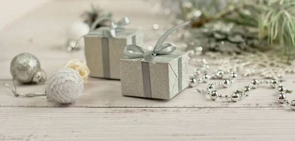 Christmas light gray background on wooden boards with tinsel, to — Stock Photo, Image