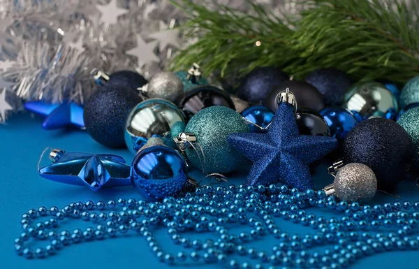 Natal fundo azul festivo, em que reside um monte de diff — Fotografia de Stock