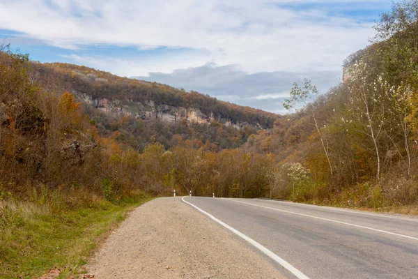    yolda bir dağ gorge