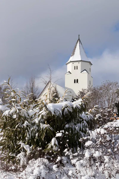 Νεκροταφείο του Totenberg και η Peterskirche μέσα Heidenheim στο χειμώνα — Φωτογραφία Αρχείου